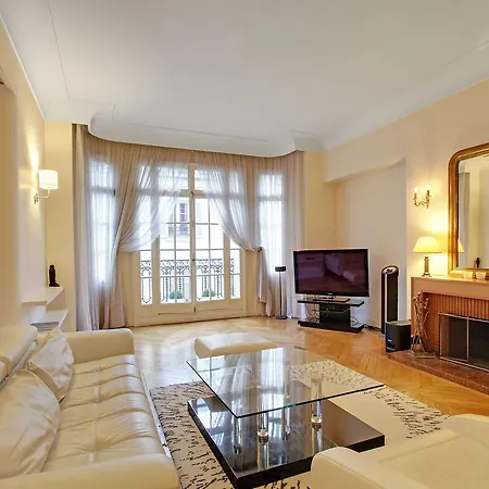 Pick A Flat - Champs Elysees / Le Sueur